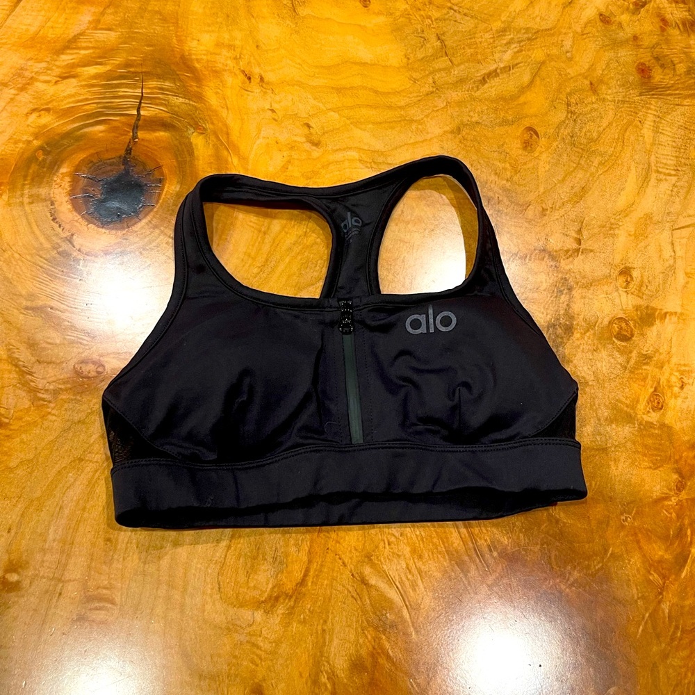 Alo yoga zip front sports bra size small.
